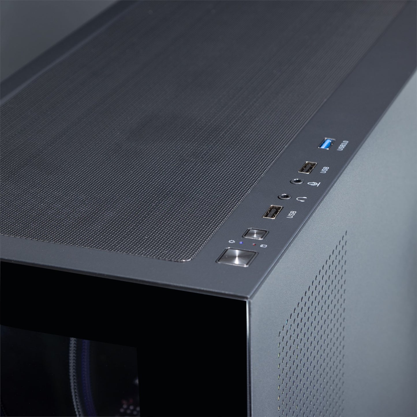 Gaming PC with Ryzen 7 and RX 9070